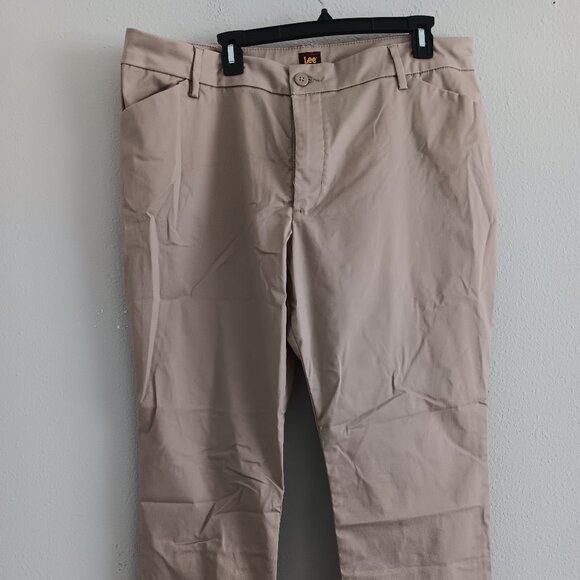 Lee® Womens Wrinkle Free Relaxed Pant , Sz 18 Short 925390 - Picture 2 of 7